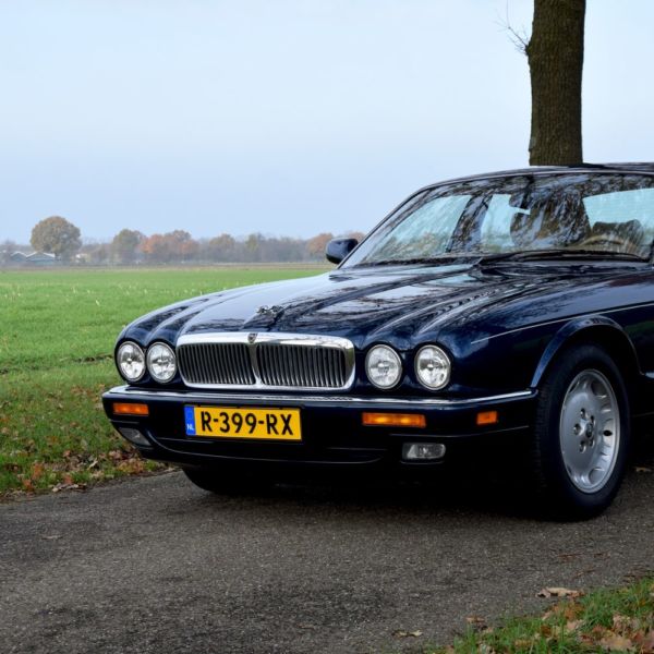 Jaguar XJ6 3.2 L6 Executive - Sapphire Blue Metallic
